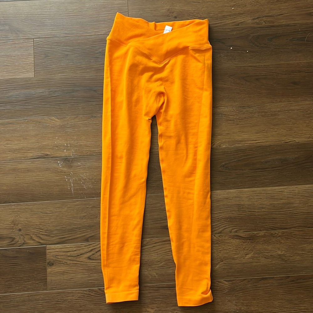 Mooslover orange butt scrunch leggings